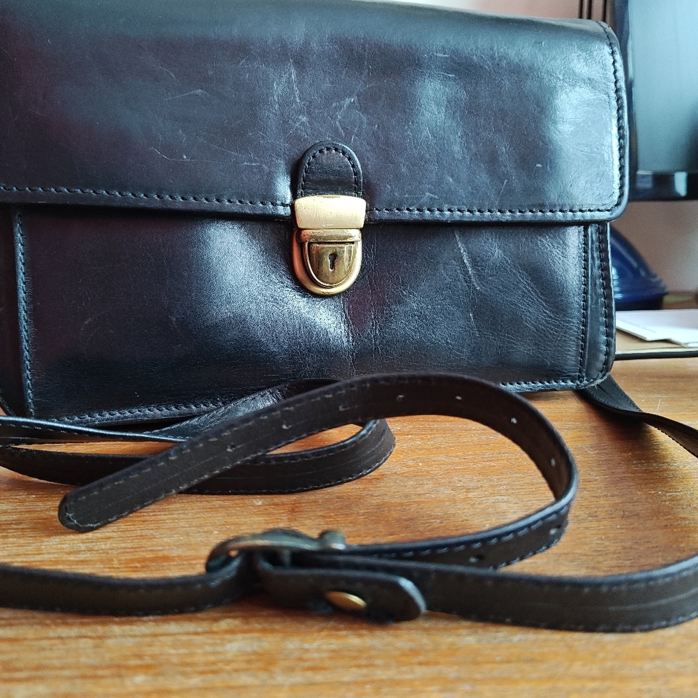 Vintage Women's Black Leather Shoulder Bag. Saga. Made In Canada